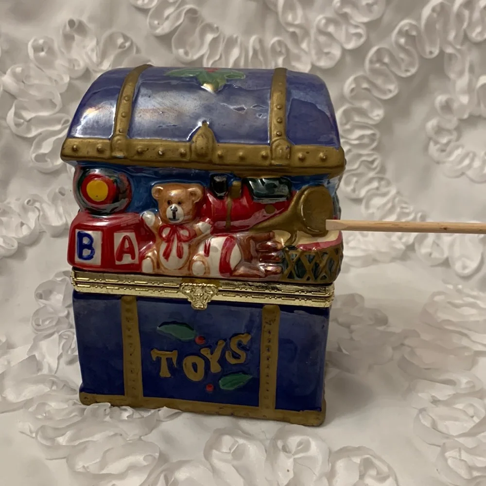 Mr. Christmas Music Box 12 Days of Christmas Hand Painted Porcelain Animated
